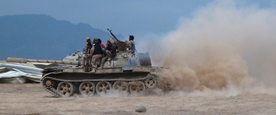 也门胡塞武装称在亚丁湾袭击美国军用货轮