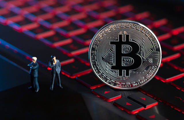 加密货币集体“跳水”! 比特币一度跌破6.5万美元 近20万币圈投资者爆仓