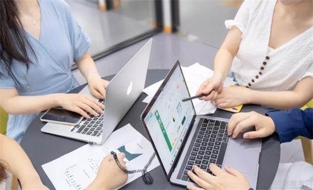 美联储主席鲍威尔：美联储对“首降”特别谨慎 还需等待通胀信心增强