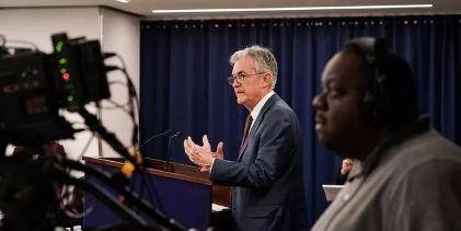 美联储“鹰声鹤唳”:“鹰王”放话年内不降息 两大票委谈及加息!