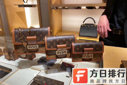 “LV店里都是中国人！”日元贬值下 有中国人持现金去购房 还有人提2个28寸行李箱去扫货都没装下