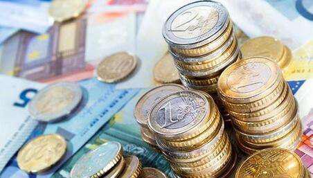 两大风险点持续升级！强势美元开启“收割”模式 新兴市场已打响“货币保卫战”