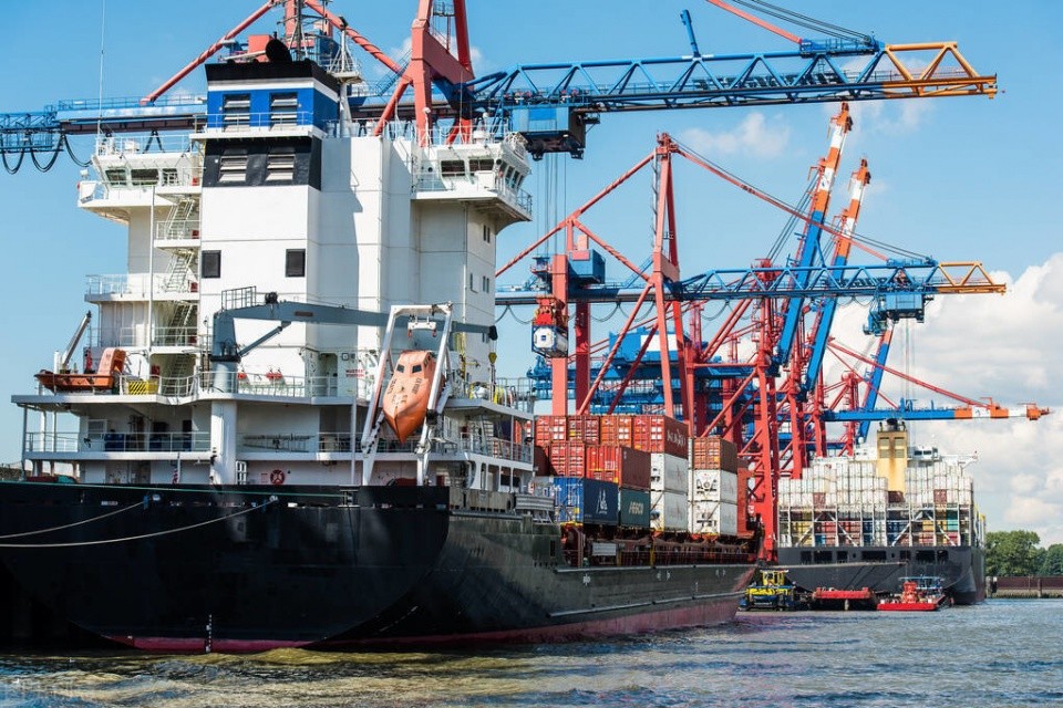 传统淡季价格翻倍 海运费为何“反季节”攀涨？