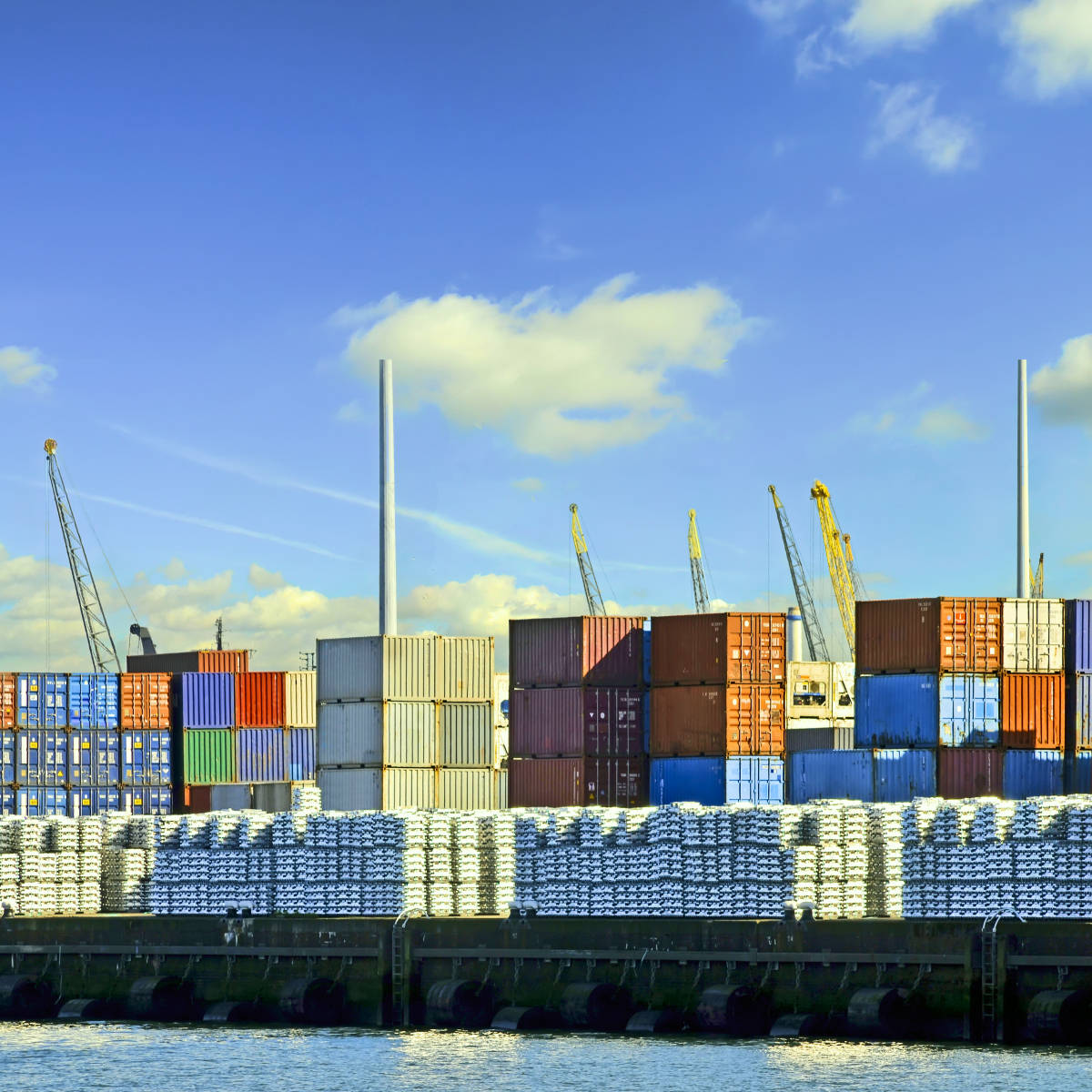 传统淡季价格翻倍 海运费为何“反季节”攀涨？