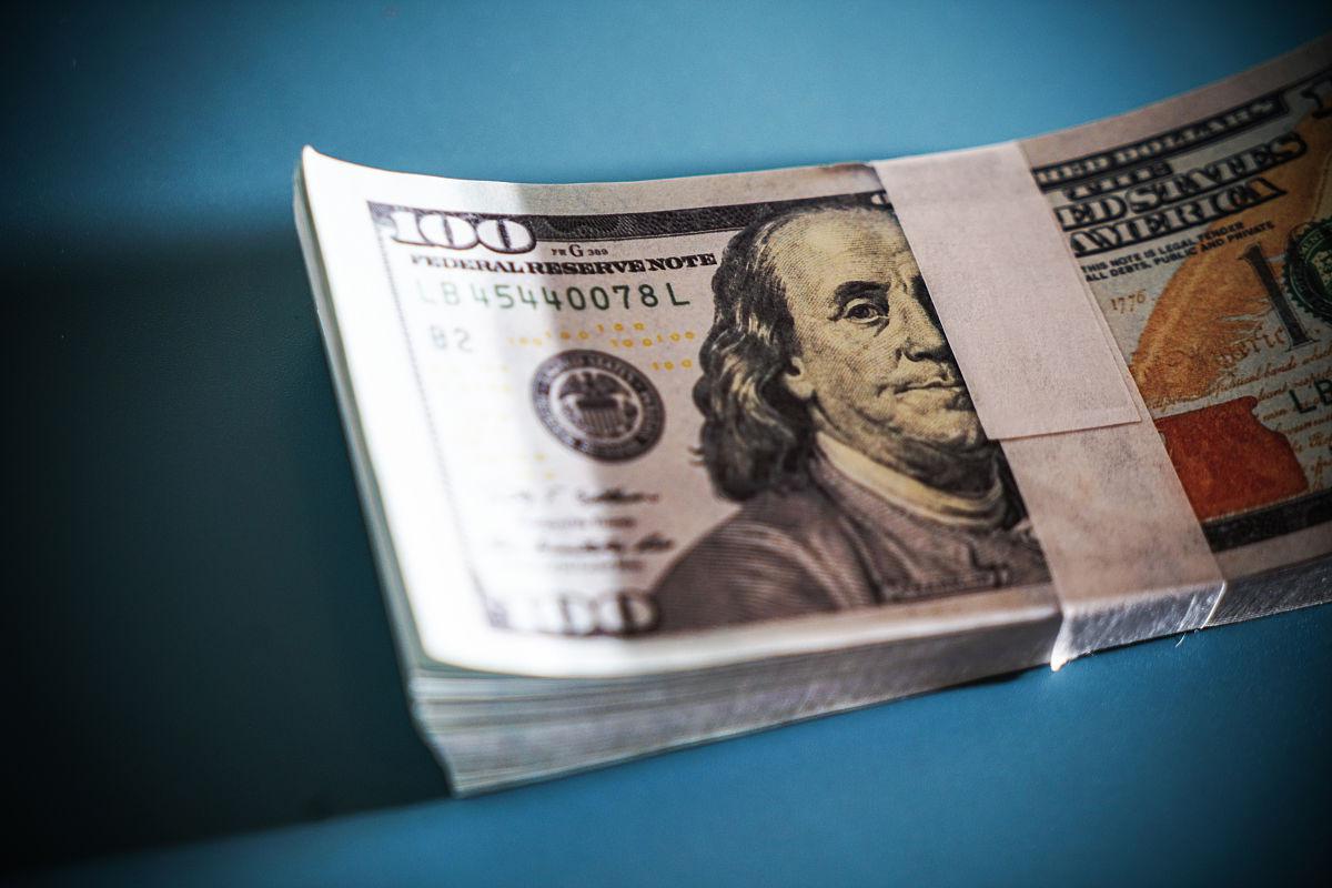 图解：美联储再不降息 美国普通借款人真要撑不住了？