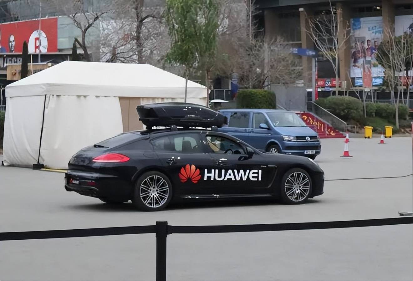 特斯拉突发！分析师测试特斯拉全自动驾驶：险些发生车祸 远没有达到“自动驾驶”