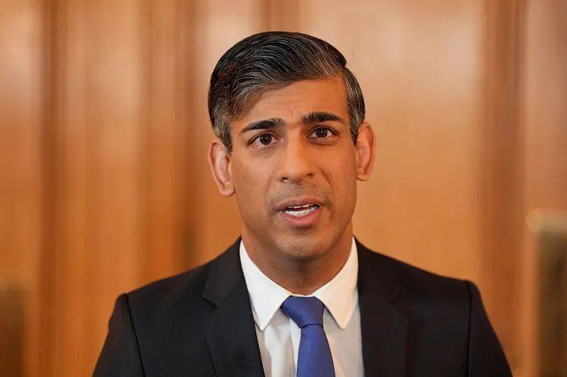 震惊！英国突发暴乱 13年来最大规模！此前首相宣布国家濒临“破产”！