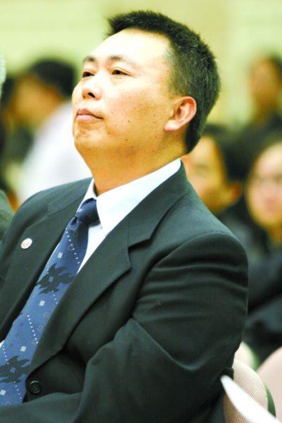 美股见顶信号？巴菲特狂卖苹果！段永平、但斌：不跟！“债王”警告别抄底！