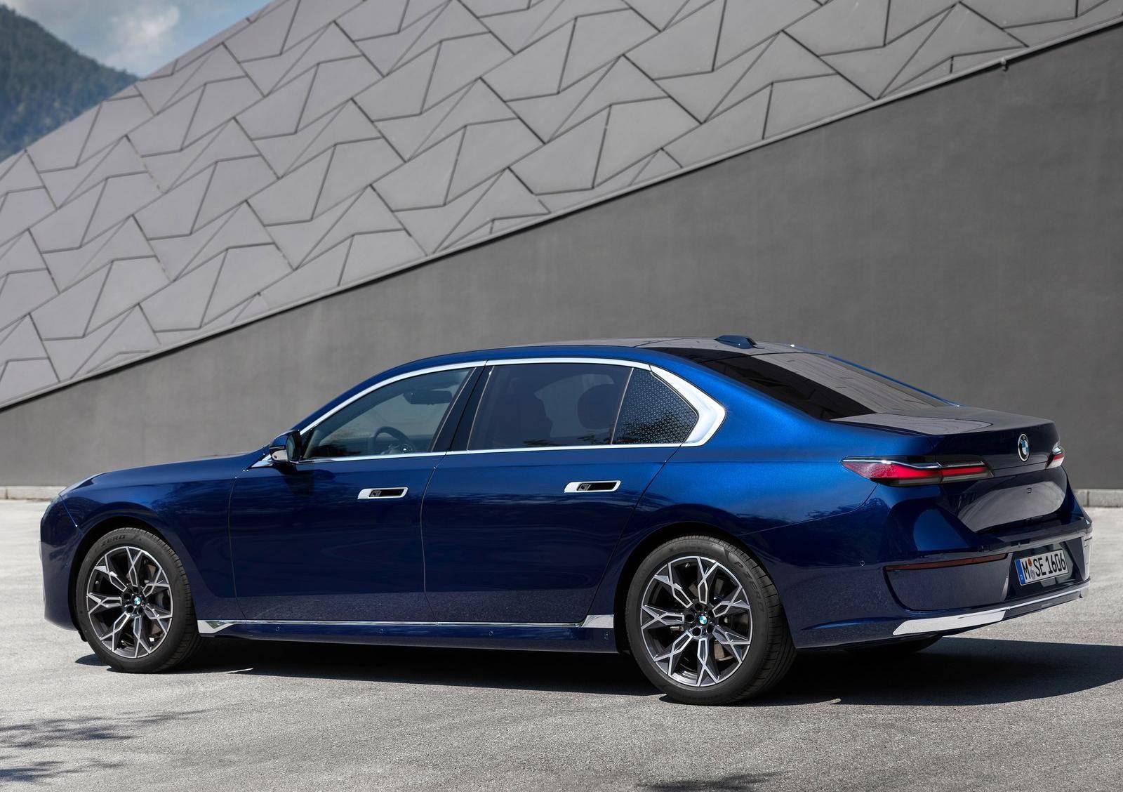 8月份在华销量几近“腰斩” 宝马正式重返“价格战”