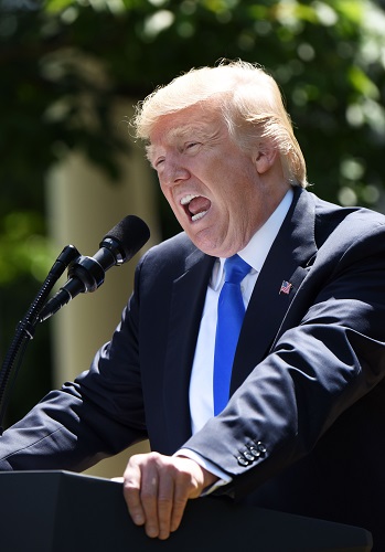 人民币、A50突然狂拉！特朗普团队拟调整关税计划 聚焦关键产业而非普遍征税