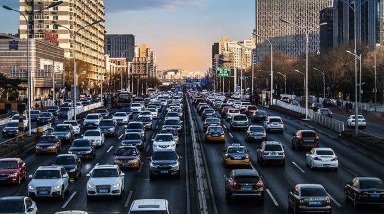 洛杉矶大火后的至暗时刻：房租飙升 重建或需千亿美元