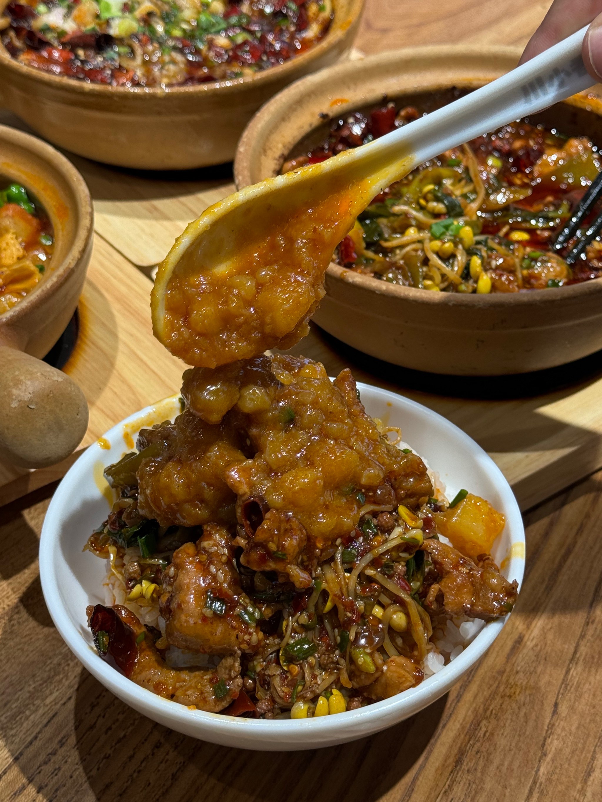 太疯狂！连店门都挤不进去 商场挤成了菜市场！有人排队6小时