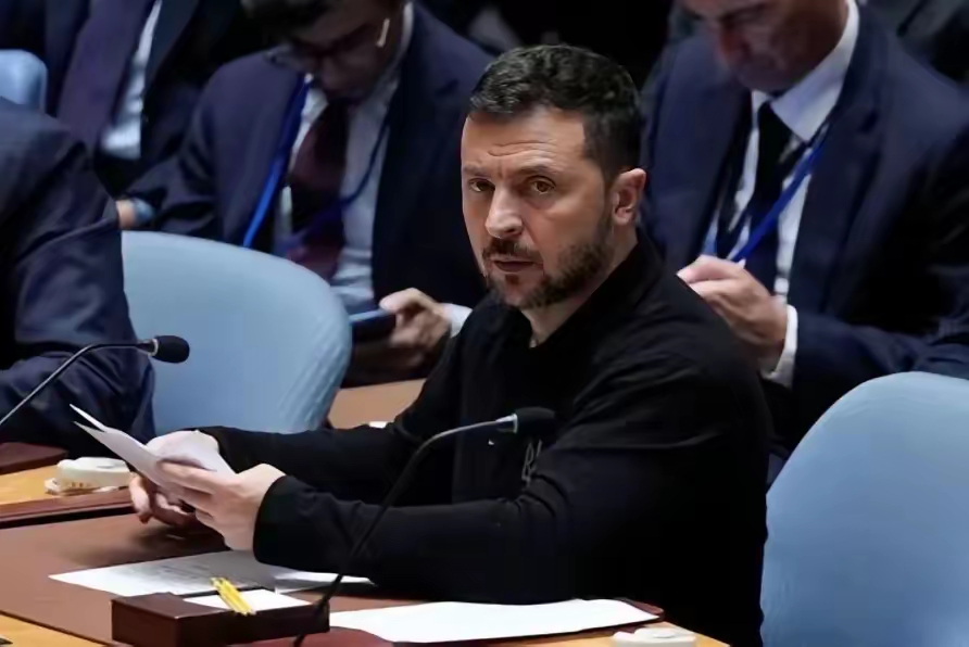 撕破脸了！特朗普指责泽连斯基：这个喜剧演员欺骗了美国