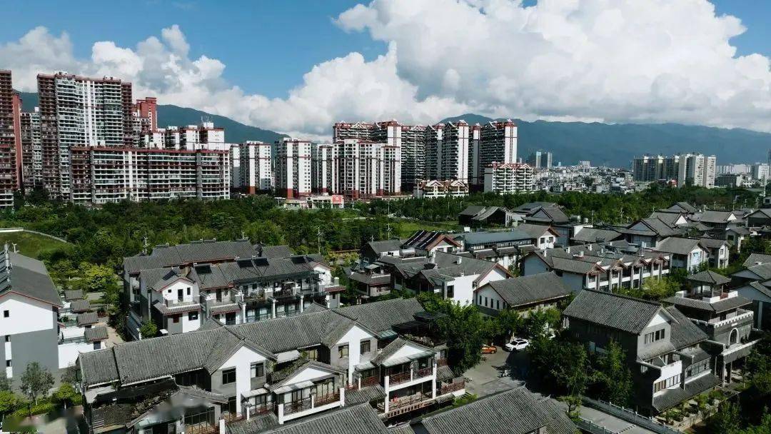 龙湖2024年运营业务收入135.2亿元，同比增长4.5%