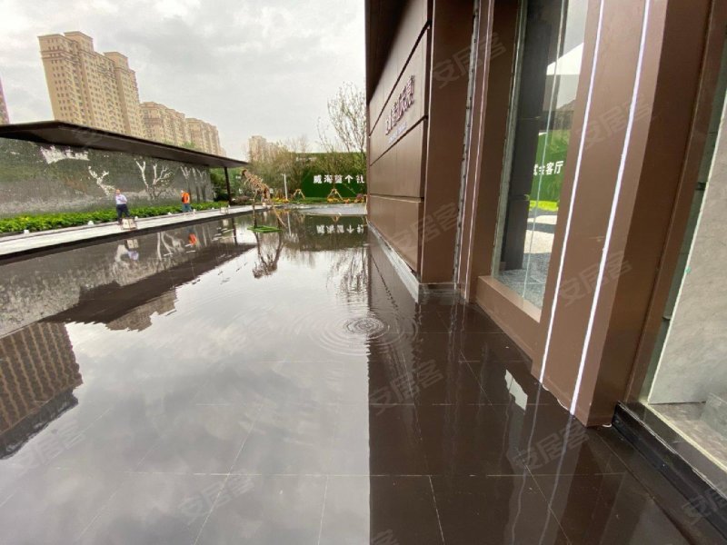 龙湖2024年合同销售1011亿元，管理层称“不会为促进销售大幅降价”