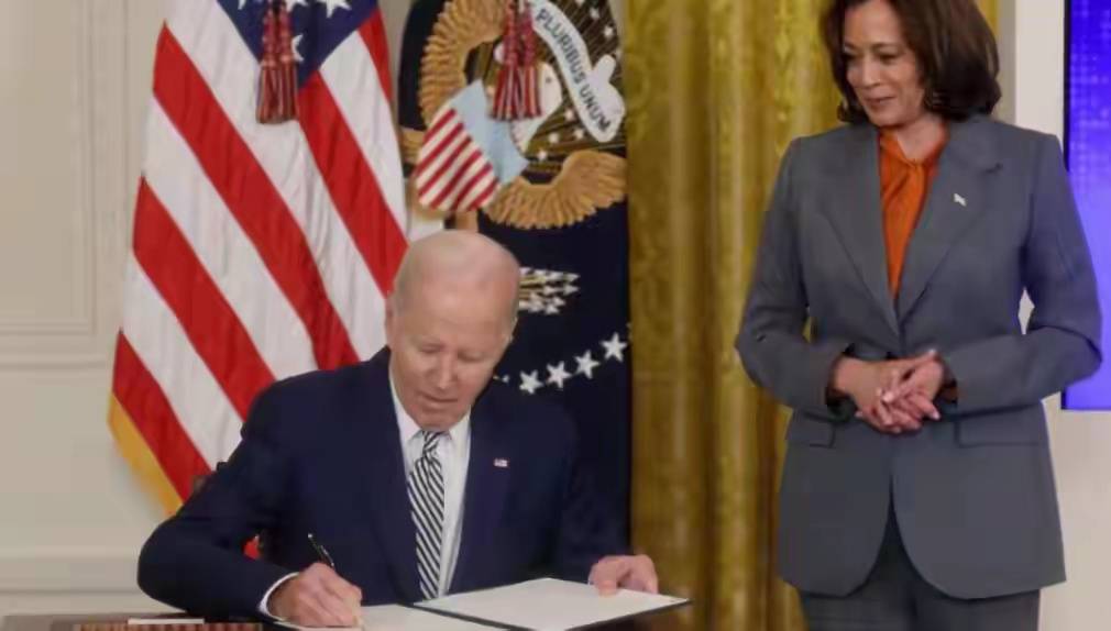 关税引发民怨四起 特朗普被迫走出“舒适圈”直面选民