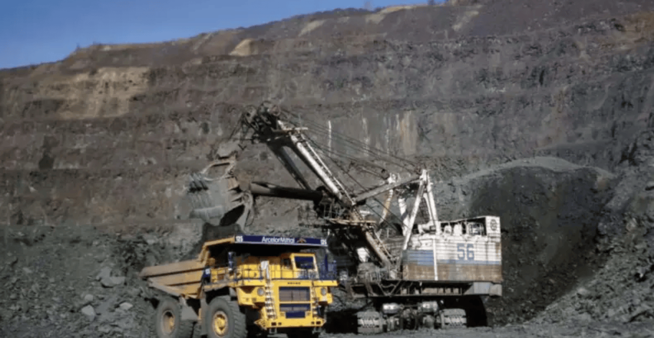 关税“毒药”自己吞?特朗普承认货架变空:美国小孩只能有2个玩具了