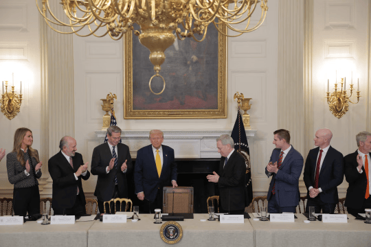 每人150万美元入场费！特朗普一个月办两场加密货币晚宴