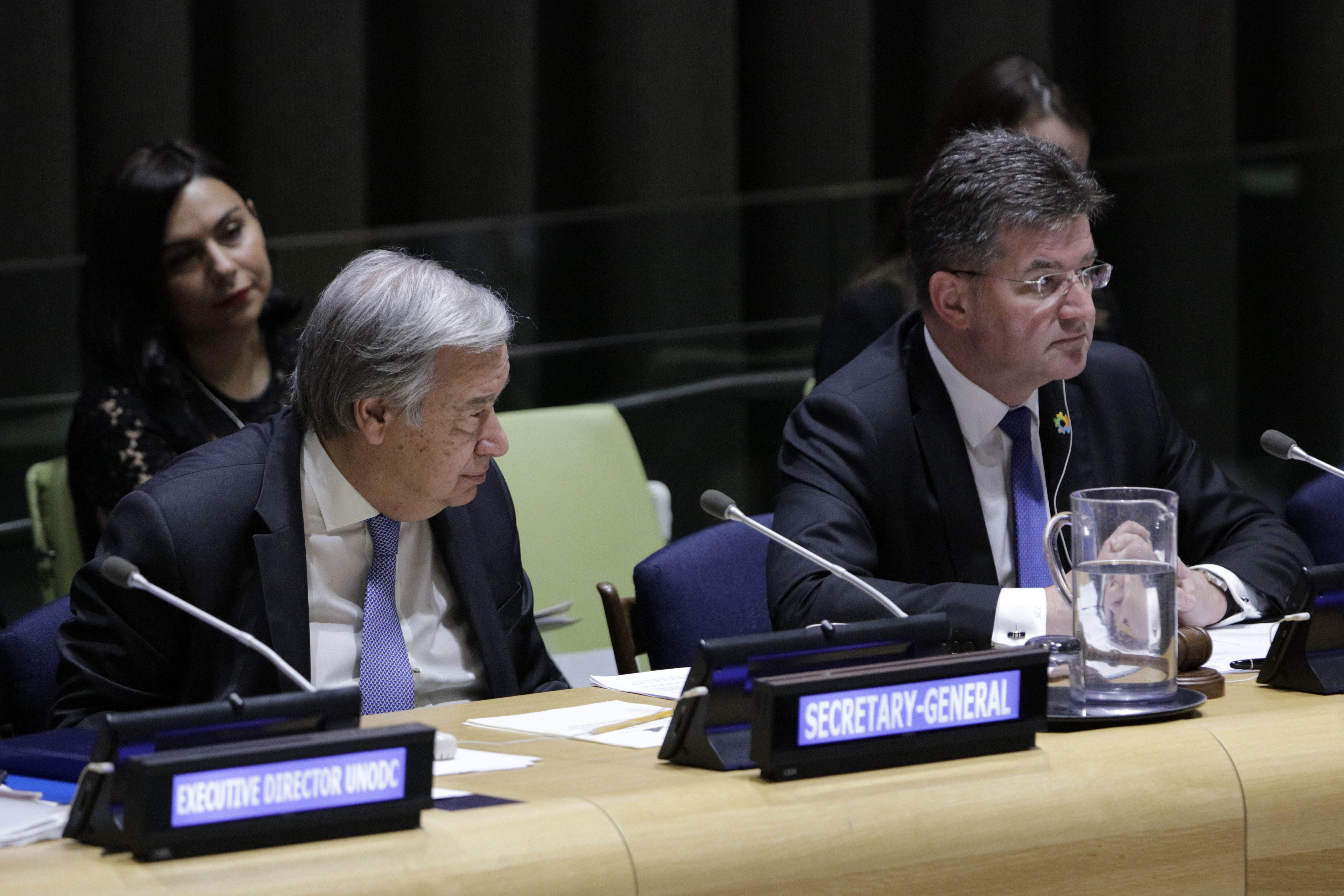 欧亚经济峰会呼吁各国通过对话解决全球性挑战