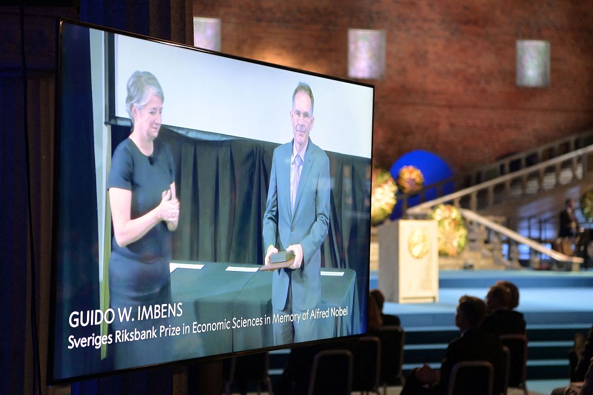 比尔·盖茨宣布未来20年捐完几乎所有财产 痛批马斯克“害死儿童”