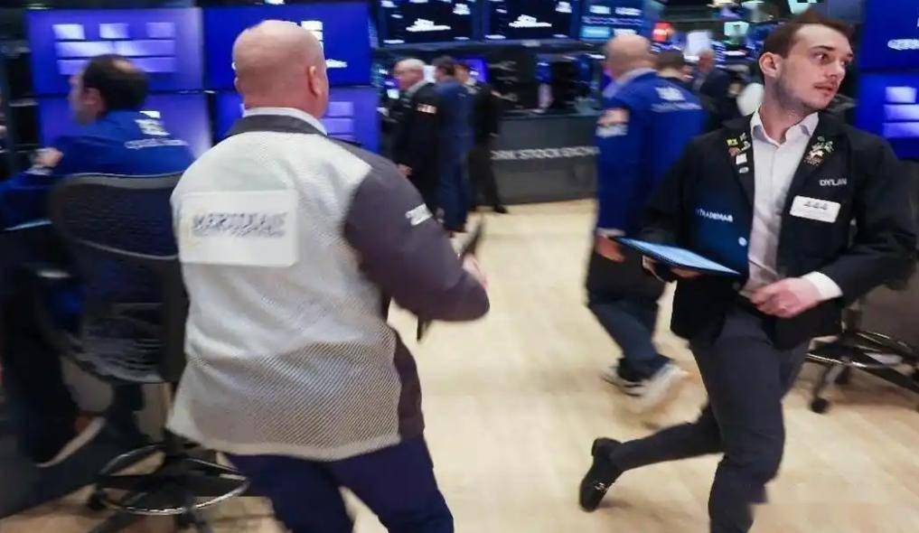 美国与英国达成贸易协议 特朗普：快去买股票！