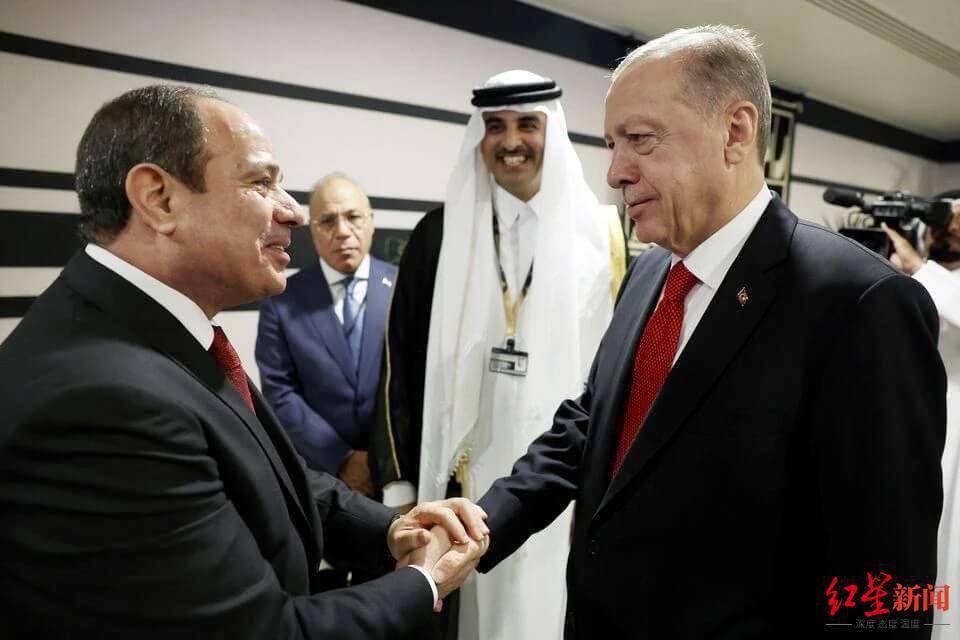 特朗普访问卡塔尔 两国签署多项合作协议