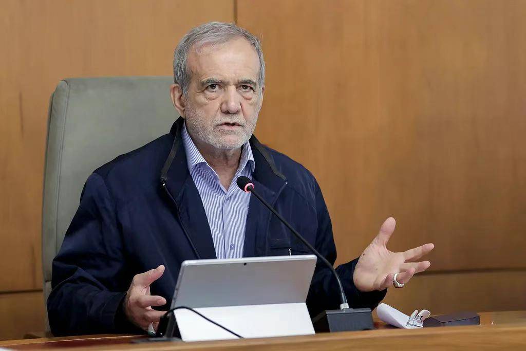 伊朗总统:已准备好开启与波斯湾邻国关系新篇章