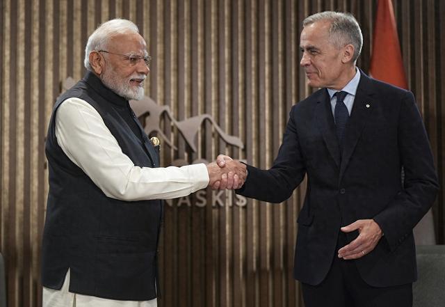 印度总理莫迪会见王毅