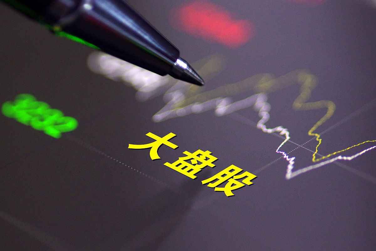 “对降息持开放态度” 鲍威尔暗示美联储可能降息