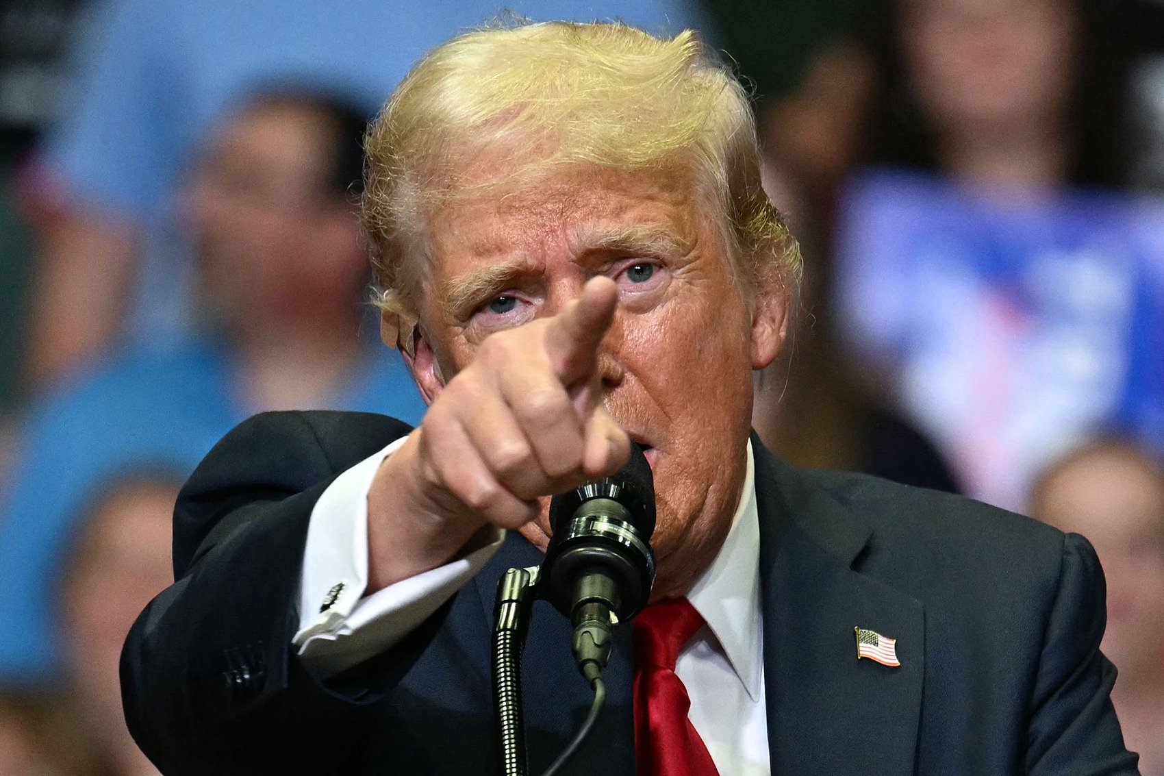 美国突发警告！特朗普叫停49亿美元对外援助