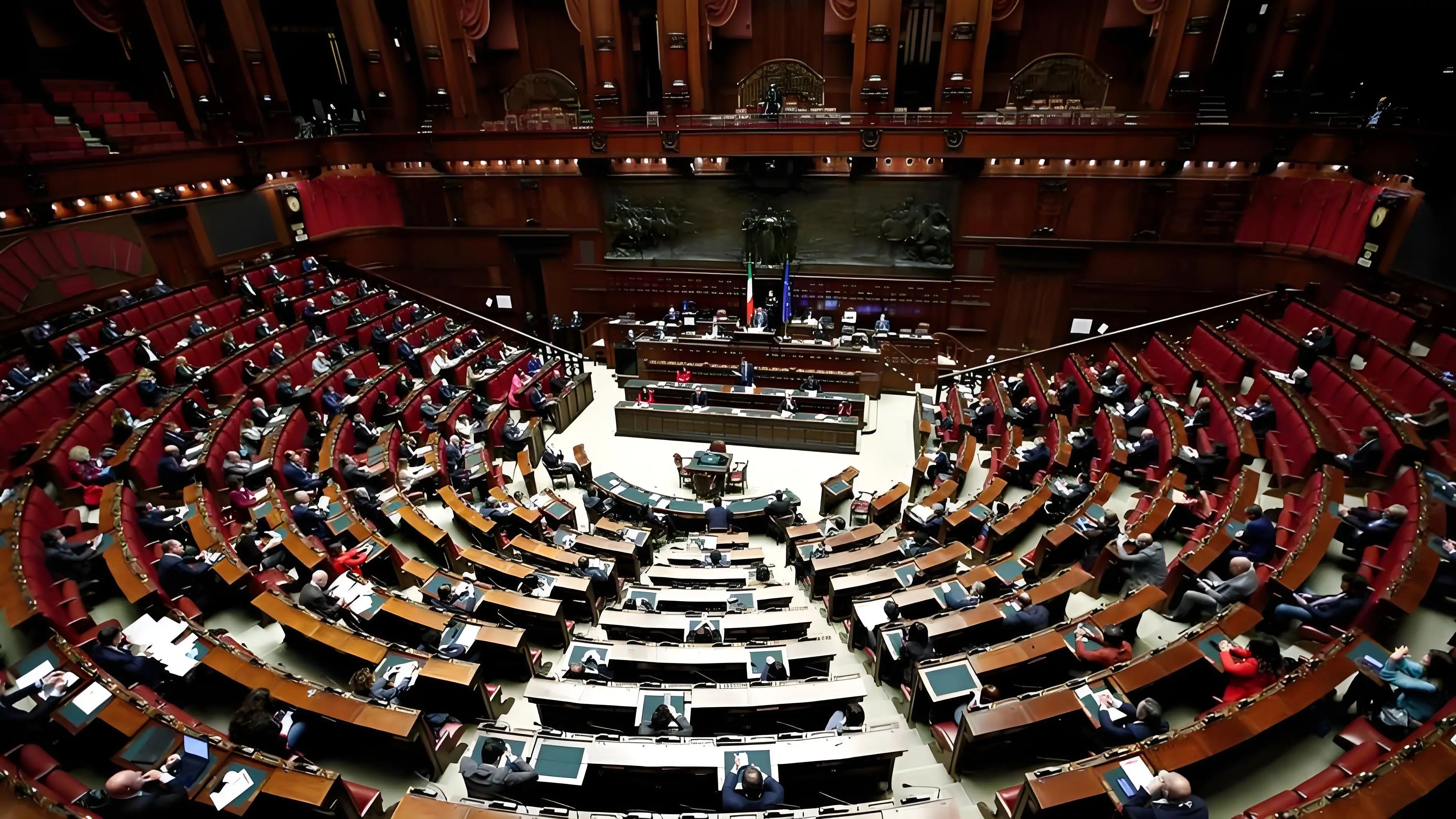 美国众议院通过临时拨款法案以避免政府停摆