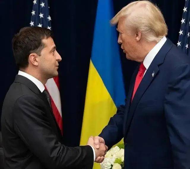 特朗普车队经过 马克龙被拦下!当场给特朗普打电话“吐槽”